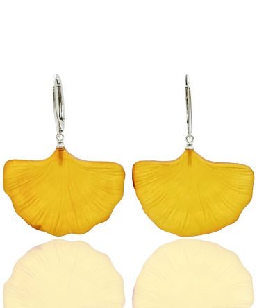 Ginkmedžio lapo formos gintariniai auskarai